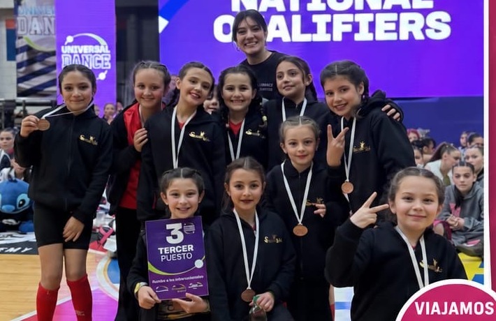 Alumnas de Swan Lake con medallas de bronce en los National Qualifiers de Universal Dance